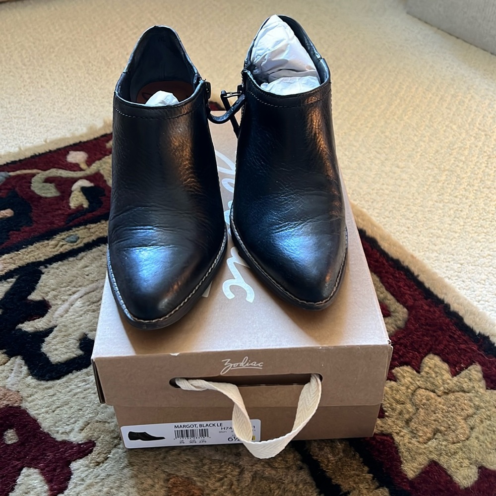 EUC Zodiac Margot LE Black Booties Size 6 1/2M